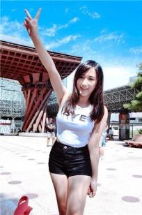 三个少女下雨天躲雨的电影